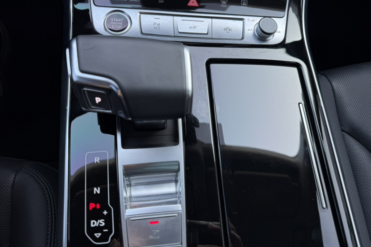 奥迪Q8 2022款 55 TFSI 豪华动感型中控内饰7002