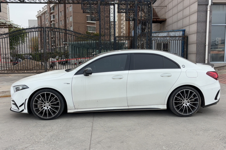 奔驰A级AMG 2023款 AMG A 35 L 4MATIC车身外观6001
