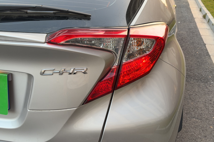 丰田C-HR 2021款 2.0L 舒适版局部细节9001