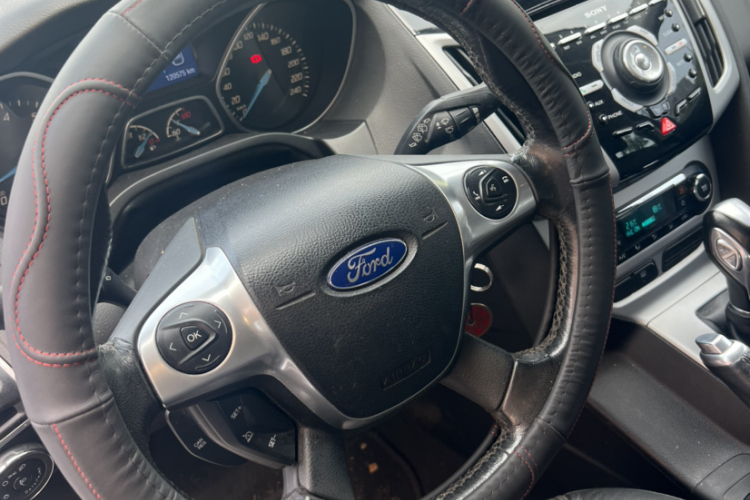 福特 福克斯 2012款 两厢 2.0L 自动豪华运动型中控内饰7001