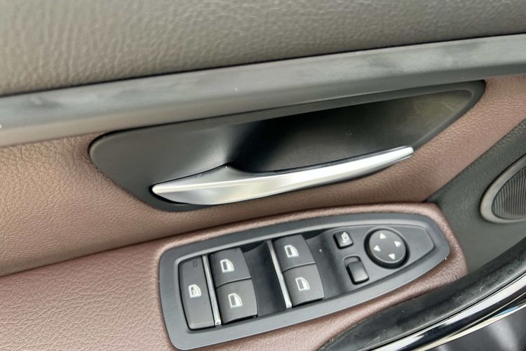 宝马3系 2018款 320Li 领先型M运动套装局部细节9003