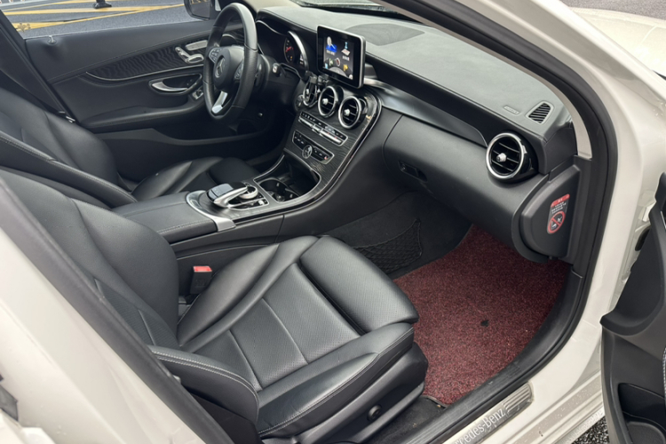 奔驰C级 2016款 C 200 L 运动型中控内饰7006