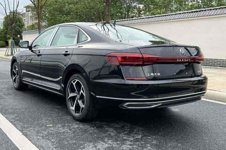 大众 帕萨特 2025款 出众款 330TSI 星空精英版车身外观6003