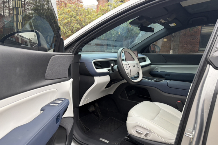 小鹏G6 2023款 755 超长续航 Pro中控内饰7004