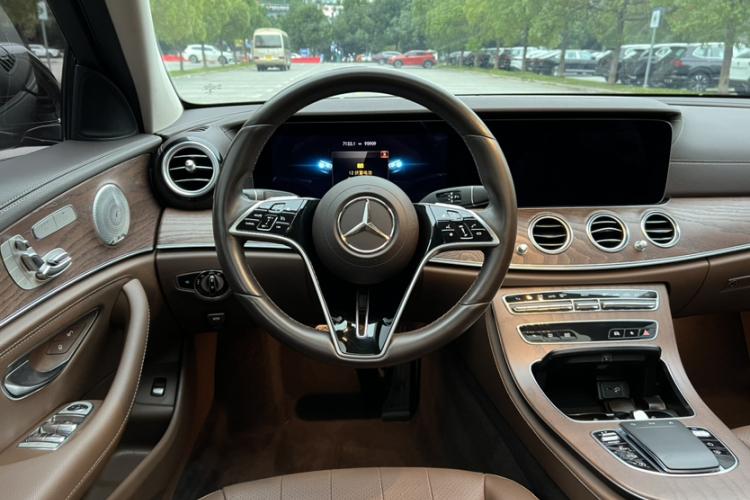 奔驰E级 2023款 E 300 L 豪华型中控内饰7007