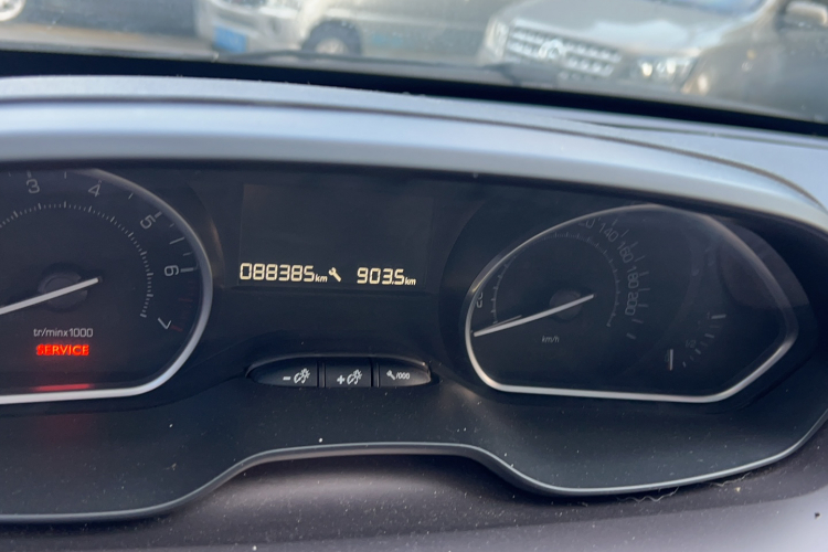 标致2008 2014款 1.6L 自动卓越版中控内饰15