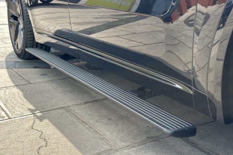 理想汽车 理想L9 2025款 Ultra 智能焕新版车身外观6006