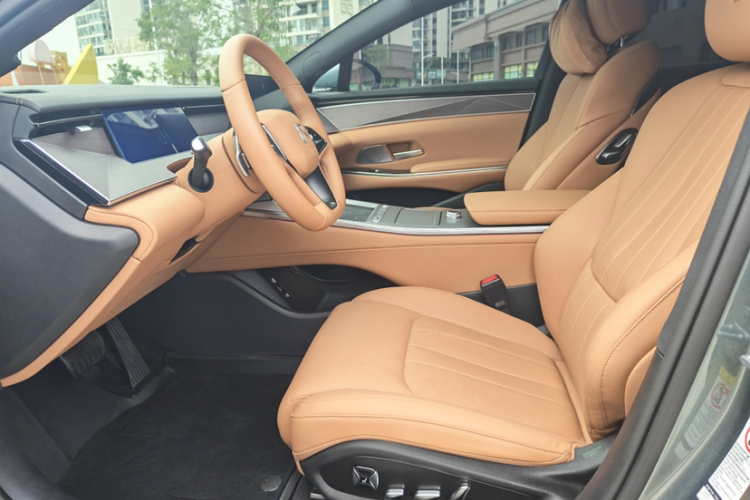 比亚迪 汉L 2025款 EV 701KM激光雷达旗舰型中控内饰7002