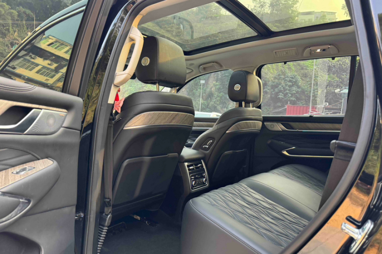 坦克500 2023款 3.0T 运动版 造境型 5座中控内饰7001