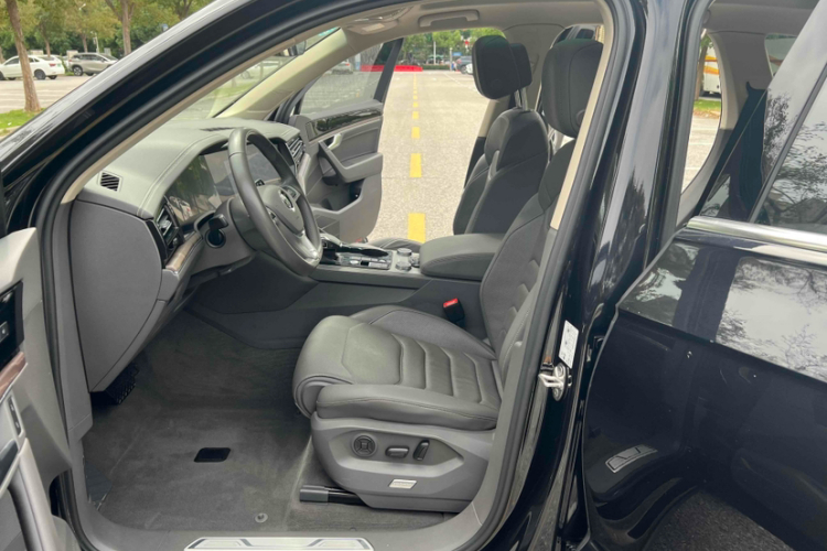 大众 途锐 2020款 3.0TSI 锐享版 国VI中控内饰7011