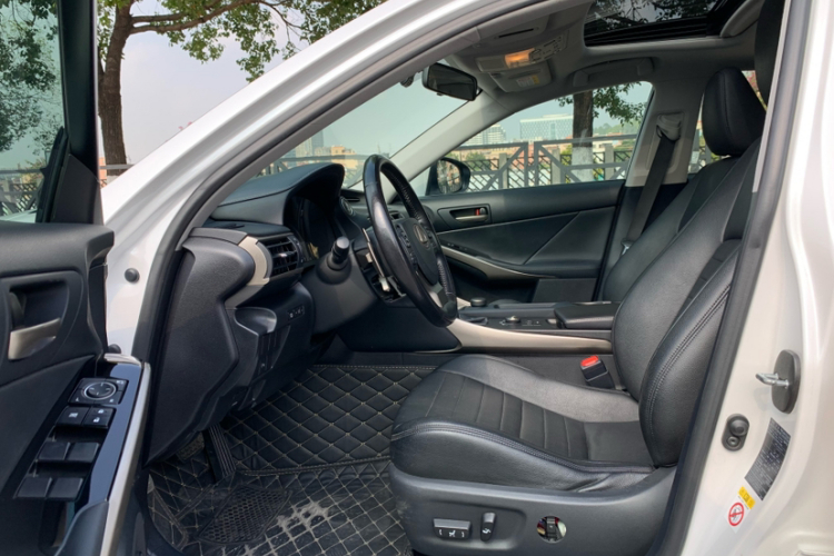 雷克萨斯IS 2017款 300 锋尚版中控内饰7005