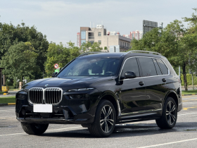 宝马X7 2023款 xDrive40i 尊享型M运动套装