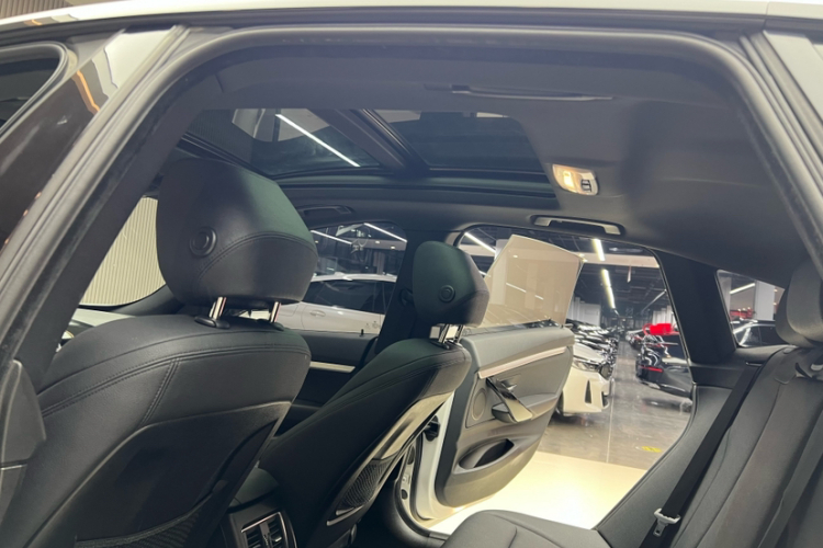 宝马3系GT 2019款 320i M运动套装中控内饰7005