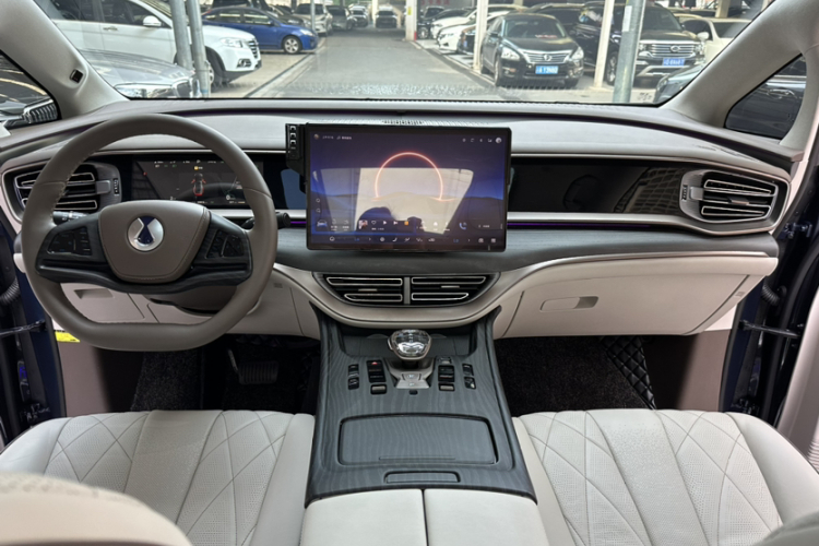 腾势D9 2022款 DM-i 970 四驱旗舰型中控内饰7005