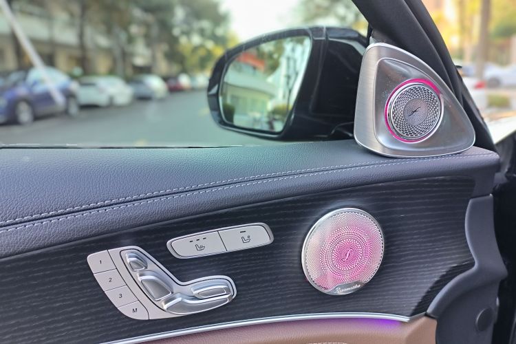 奔驰E级 2020款 改款 E 300 L 运动时尚型中控内饰7003