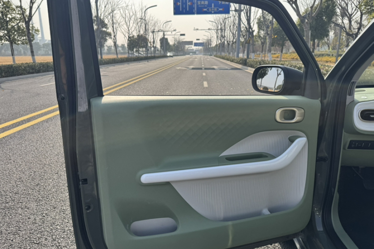 吉利银河 2025款 210km 熊猫骑士车身外观6008