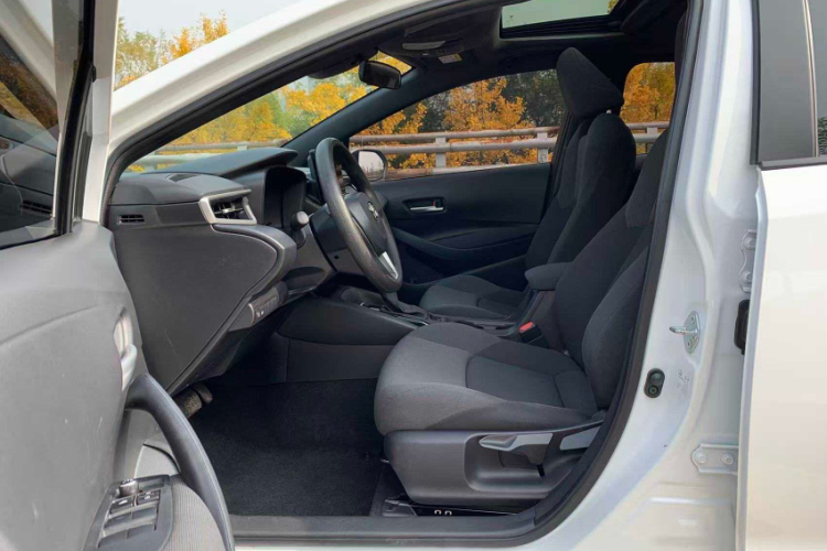 丰田 雷凌 2024款 185T CVT豪华版中控内饰7001