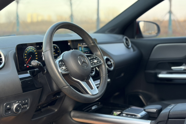 奔驰GLA 2020款 GLA 180中控内饰7012