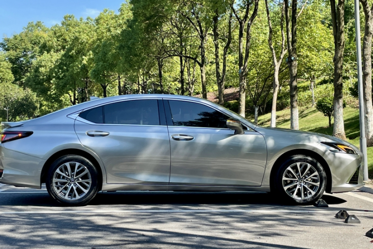 雷克萨斯ES 2025款 300h 臻享版车身外观6001