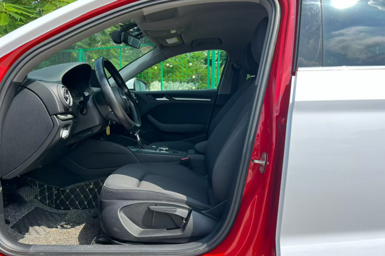 奥迪A3 2018款 30周年年型 Limousine 35 TFSI 进取型中控内饰7003