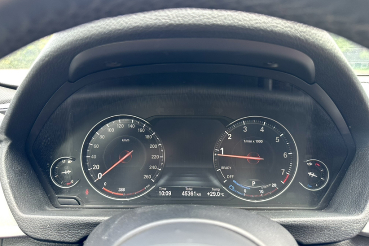 宝马3系 2019款 320i M运动曜夜版中控内饰15