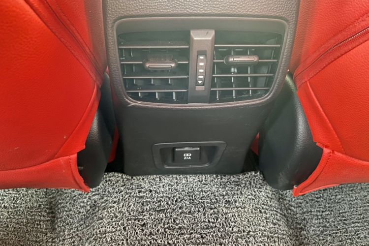 丰田 雷凌 2022款 双擎 1.8H E-CVT领先版中控内饰7004