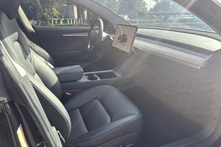 特斯拉 Model 3 2022款 后轮驱动版中控内饰7008