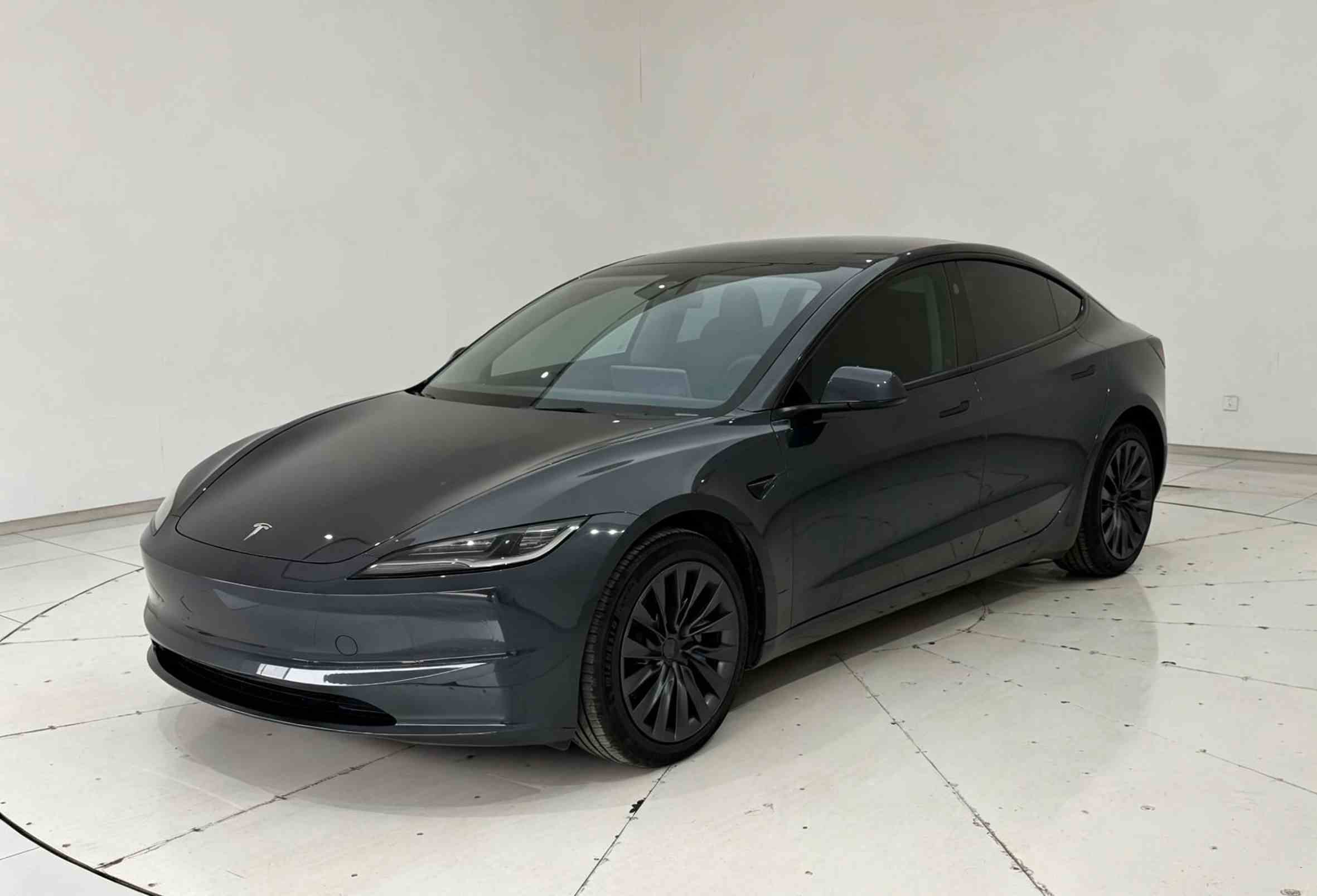 特斯拉 Model 3 2023款 长续航全轮驱动版(1)