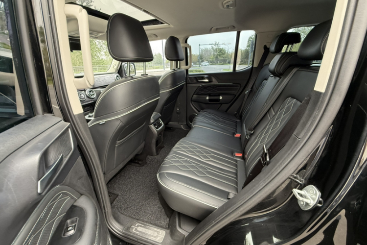 坦克300 2023款 越野版 2.0T 挑战者车身外观6006