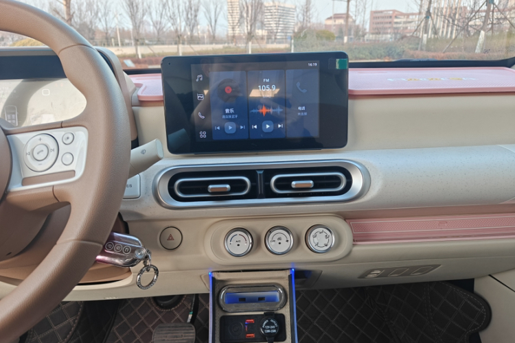 五菱汽车 宏光MINIEV 2024款 第三代 215km 进阶版中控内饰7007