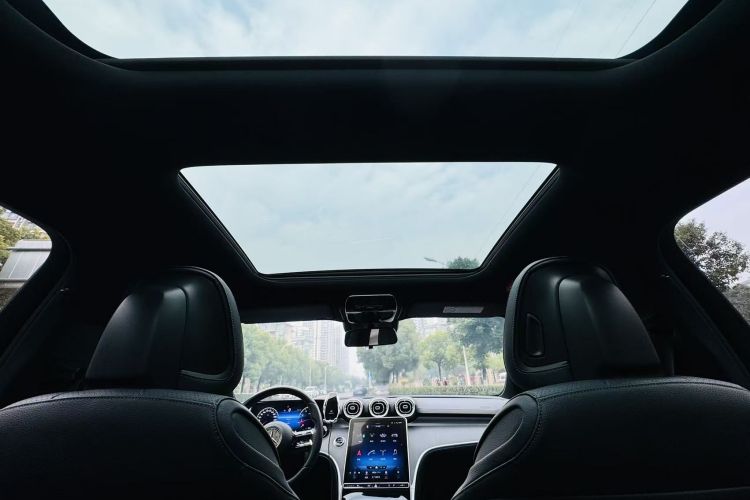 奔驰C级 2022款 改款 C 260 L 运动版中控内饰7013