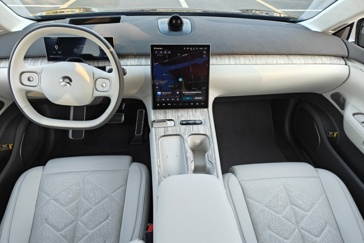 蔚来ET7 2024款 75kWh 行政版中控内饰7004