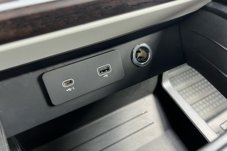 路虎卫士 2023款 90 3.0T P400 XS中控内饰7008