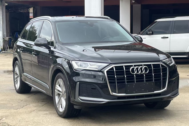 奥迪Q7 2022款 45 TFSI quattro S line运动型车身外观6002