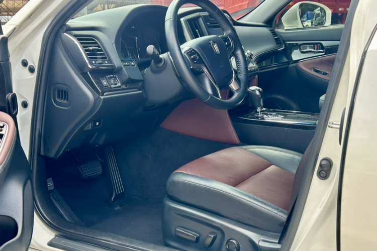 丰田 皇冠 2018款 2.0T 运动版中控内饰7003