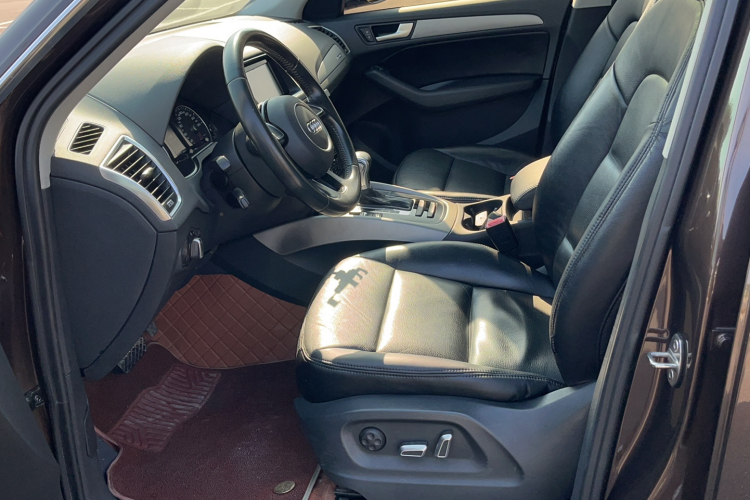 奥迪Q5 2016款 40 TFSI 进取型局部细节19