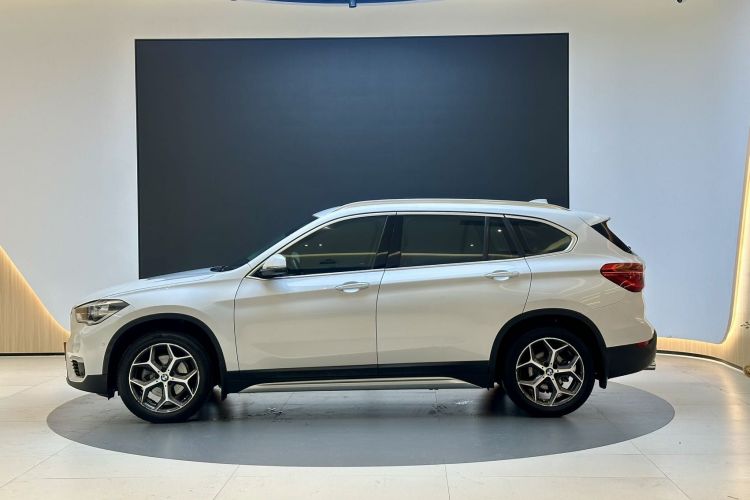 宝马X1 2019款 sDrive18Li 尊享型车身外观6006