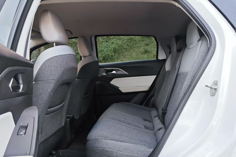 吉利几何E萤火虫 2024款 301km 星光中控内饰7004