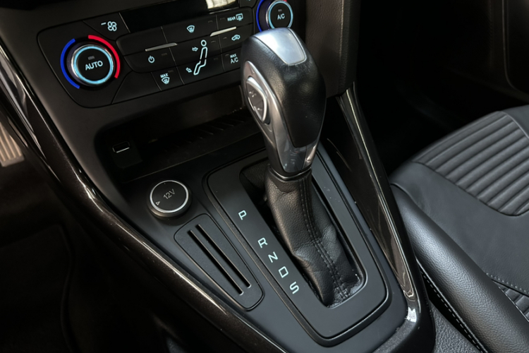 福特 福克斯 2017款 两厢 1.6L 自动风尚型智行版中控内饰7002