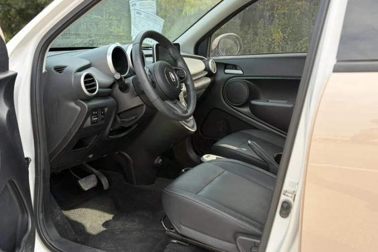 欧拉黑猫 2022款 351km 标准型 三元锂中控内饰7004