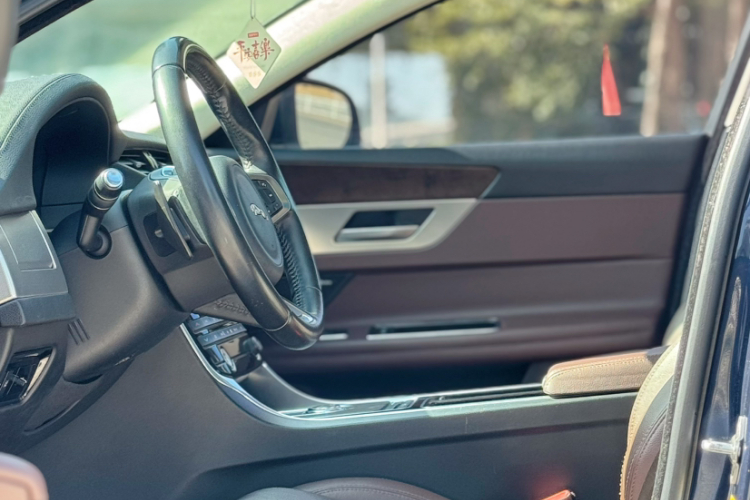 捷豹XFL 2018款 XFL 2.0T 250PS 豪华版中控内饰7002