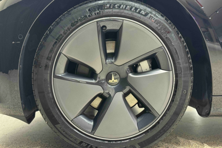 特斯拉 Model 3 2022款 后轮驱动版局部细节9011