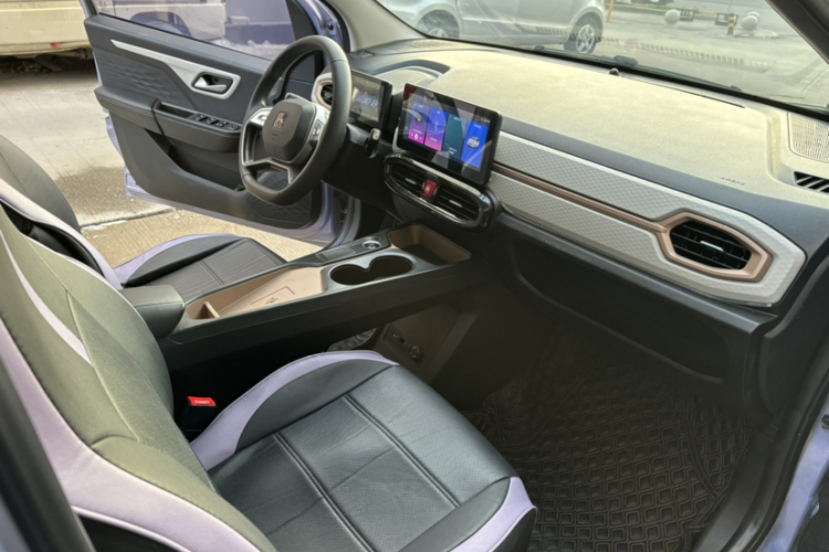 江淮钇为 钇为花仙子 2024款 挚爱版 301km Lite中控内饰7010