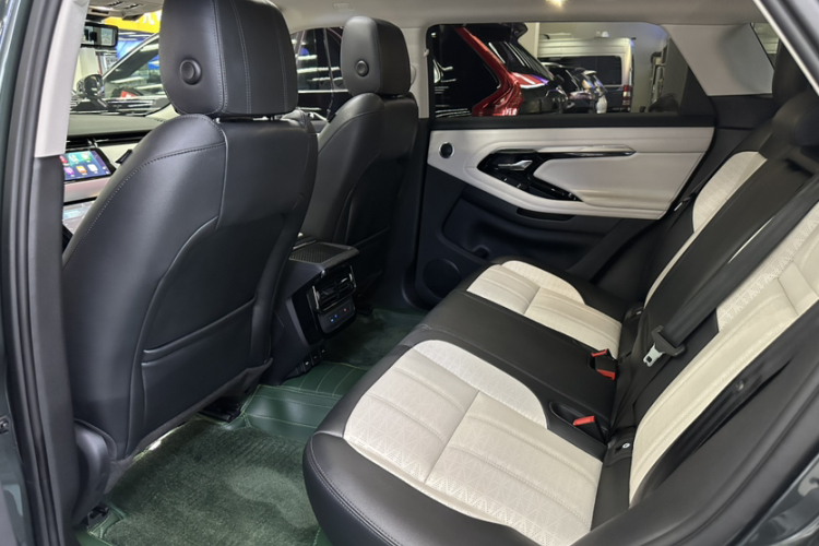 路虎 揽胜极光 2021款 极光L 249PS R-Dynamic First edition 首发版中控内饰7010