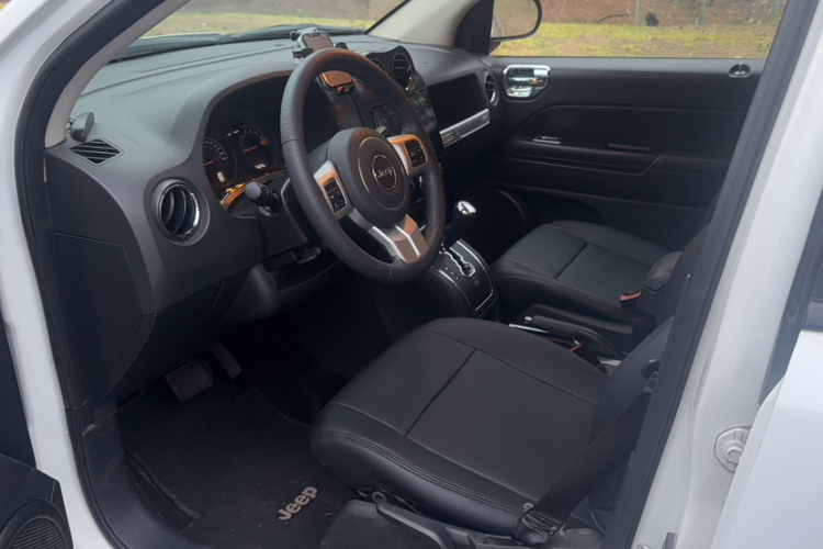 Jeep 指南者(进口) 2014款 2.0L 两驱运动版中控内饰7004