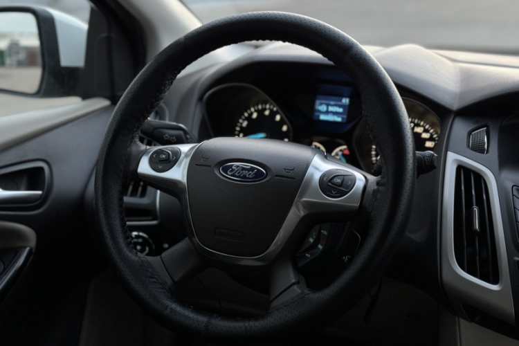 福特 福克斯 2012款 两厢 1.6L 手动风尚型局部细节13