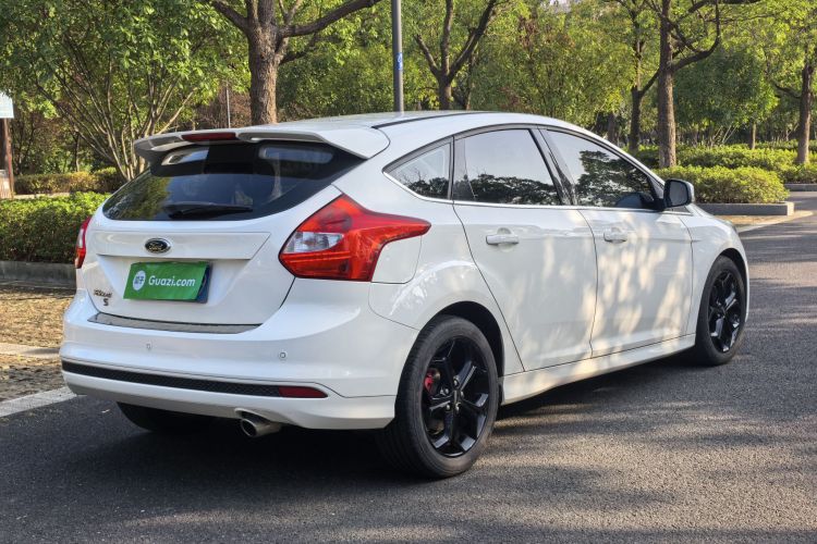 福特 福克斯 2012款 两厢 2.0L 自动豪华运动型车身外观6004