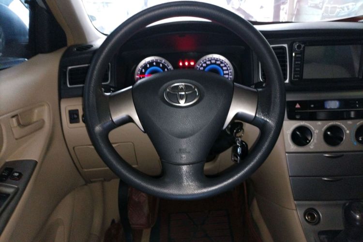 丰田 花冠 2013款 1.6L 手动豪华版中控内饰7002