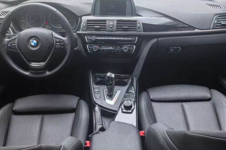 宝马3系GT 2018款 320i 时尚型中控内饰7002