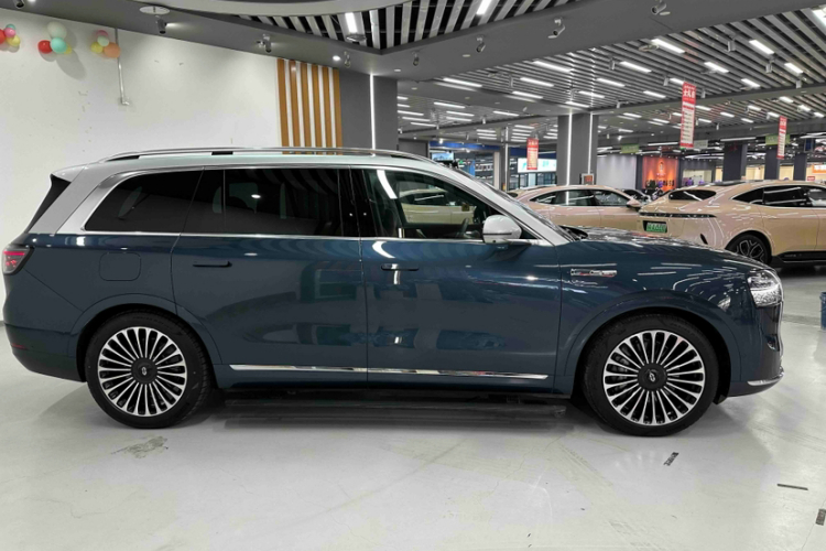 鸿蒙智行 问界M9 2024款 增程 Ultra版 52kWh 5座版车身外观6005